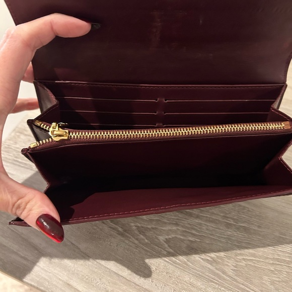 Authentic LV Vernis burgundy wallet - Picture 8 of 11